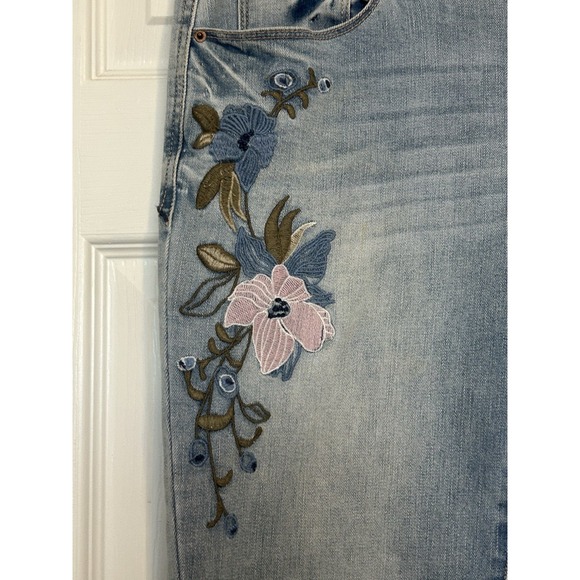Kensie Jeans Light Wash Floral Embroidered Raw Hem Women's Jeans Size 8 29 - Picture 11 of 16